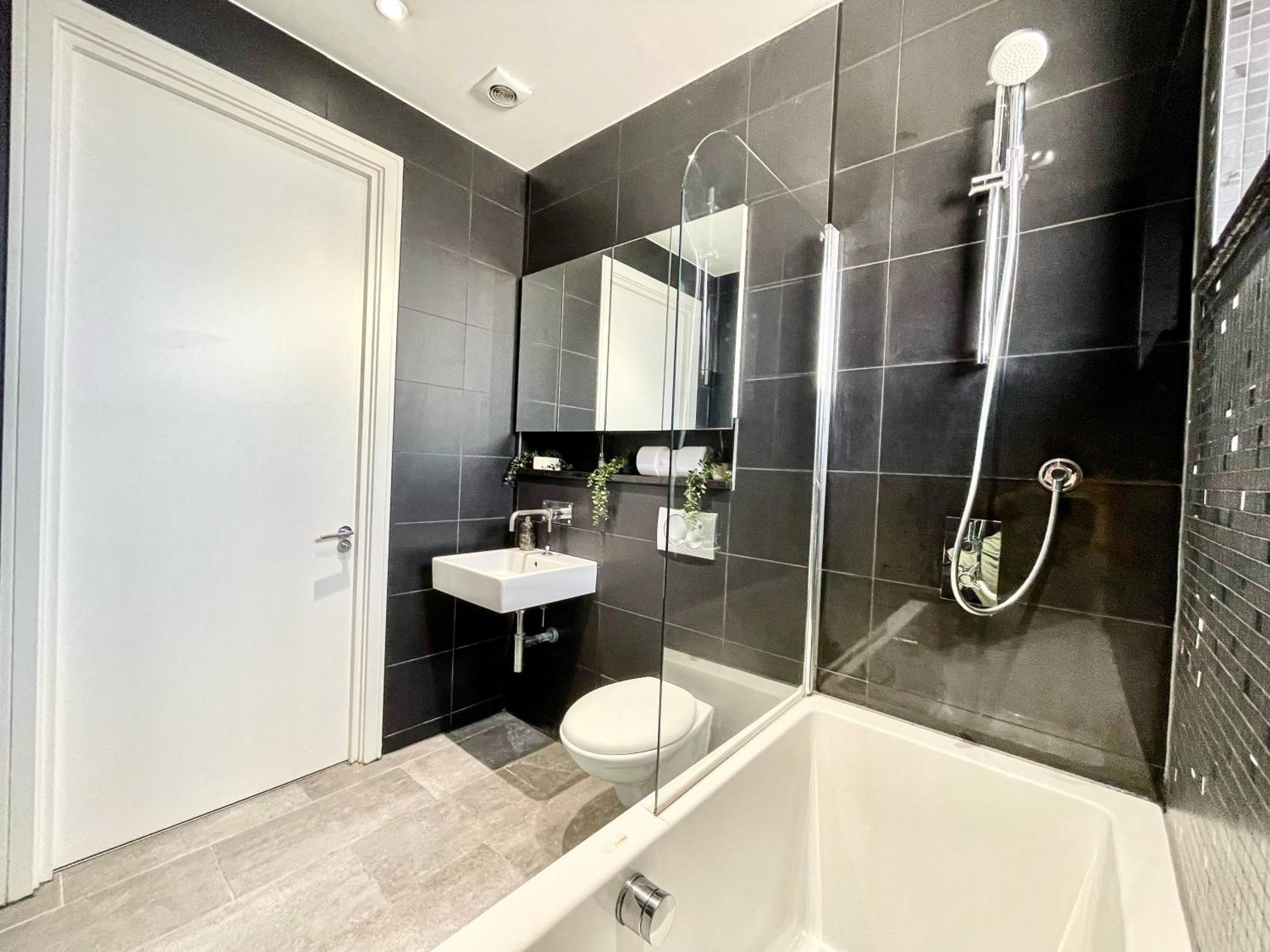 Apartment Ample 3-bedroom Flat With Lift In Kings Cross, Islington London