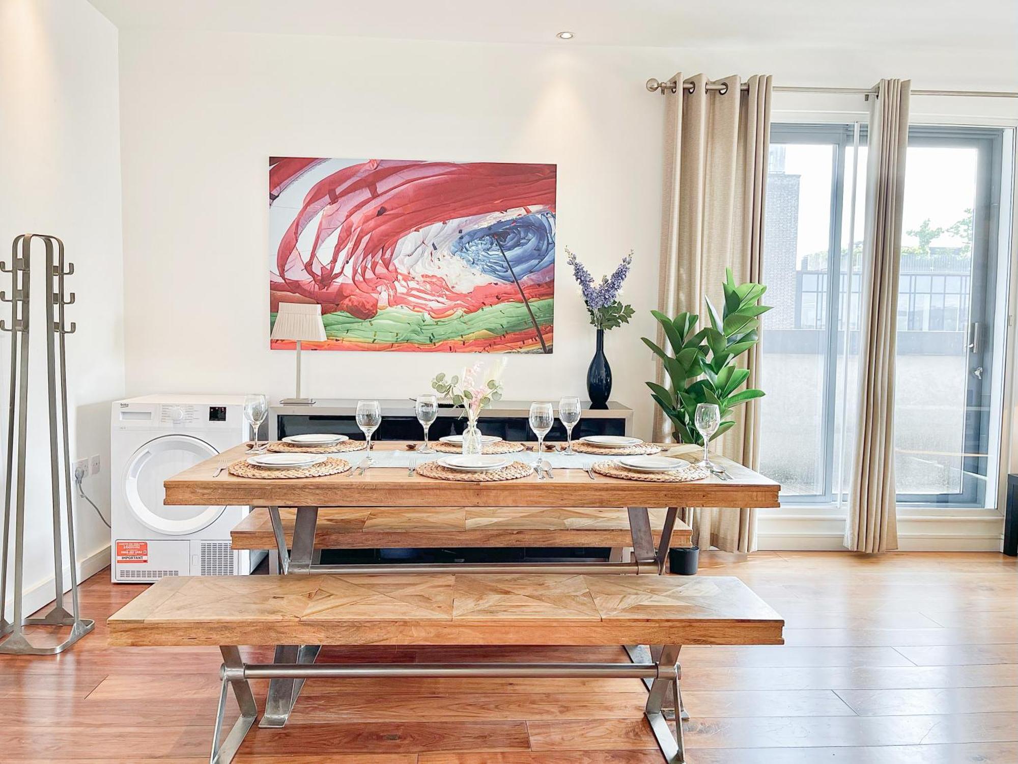 Ample 3-bedroom Flat With Lift In Kings Cross, Islington London