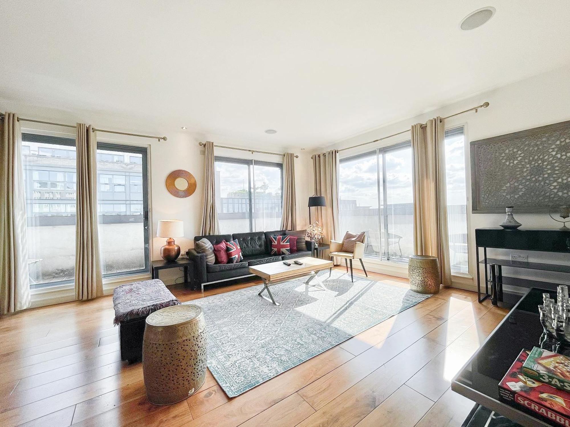Ample 3-bedroom Flat With Lift In Kings Cross, Islington *