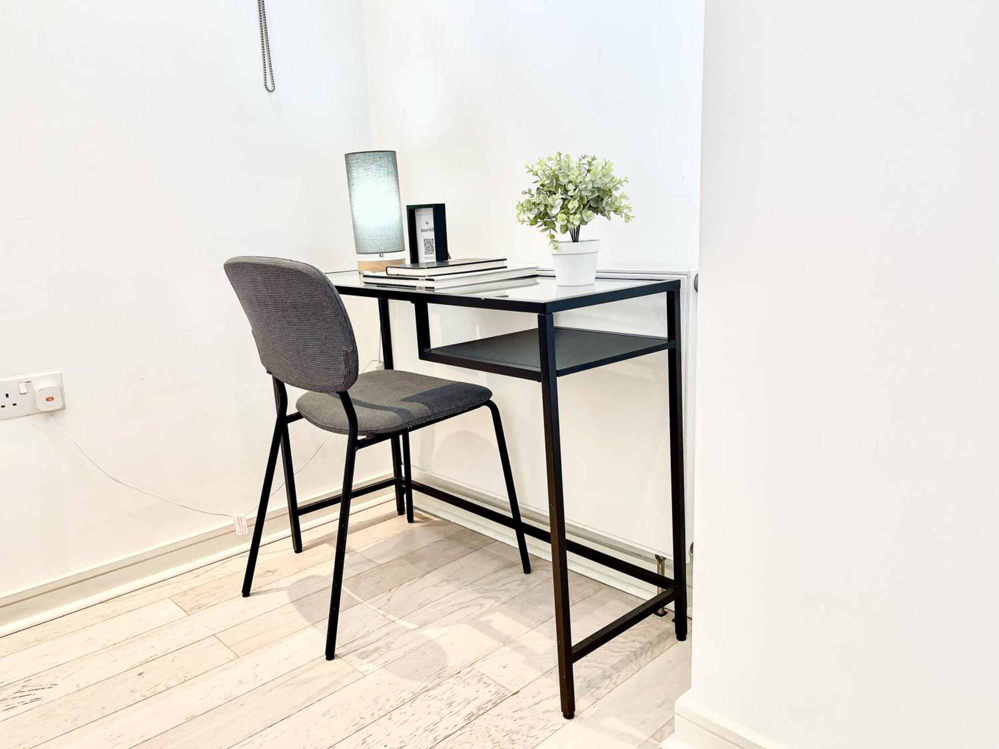Ample 3-bedroom Flat With Lift In Kings Cross, Islington * London