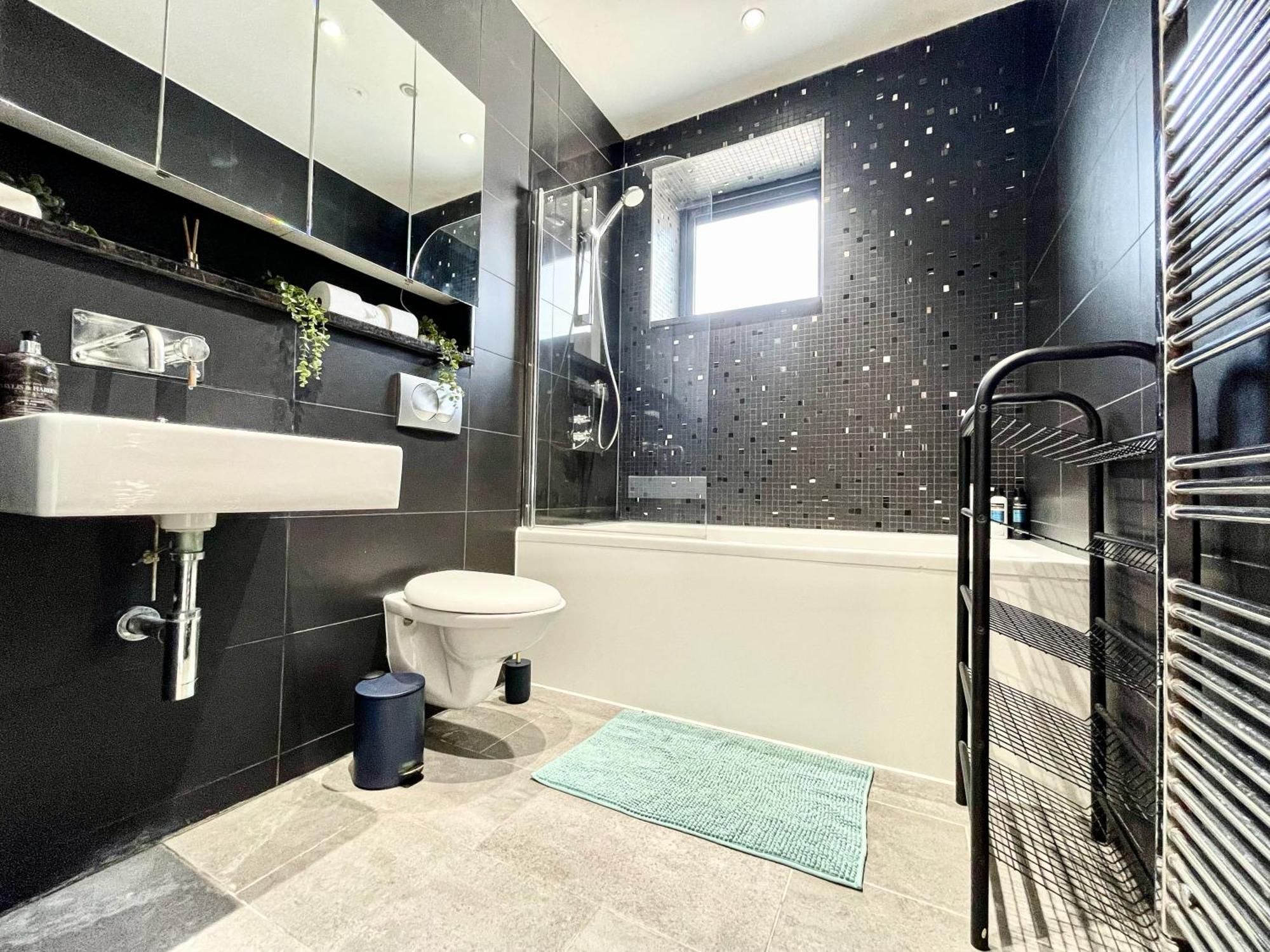 Ample 3-bedroom Flat With Lift In Kings Cross, Islington Apartment London