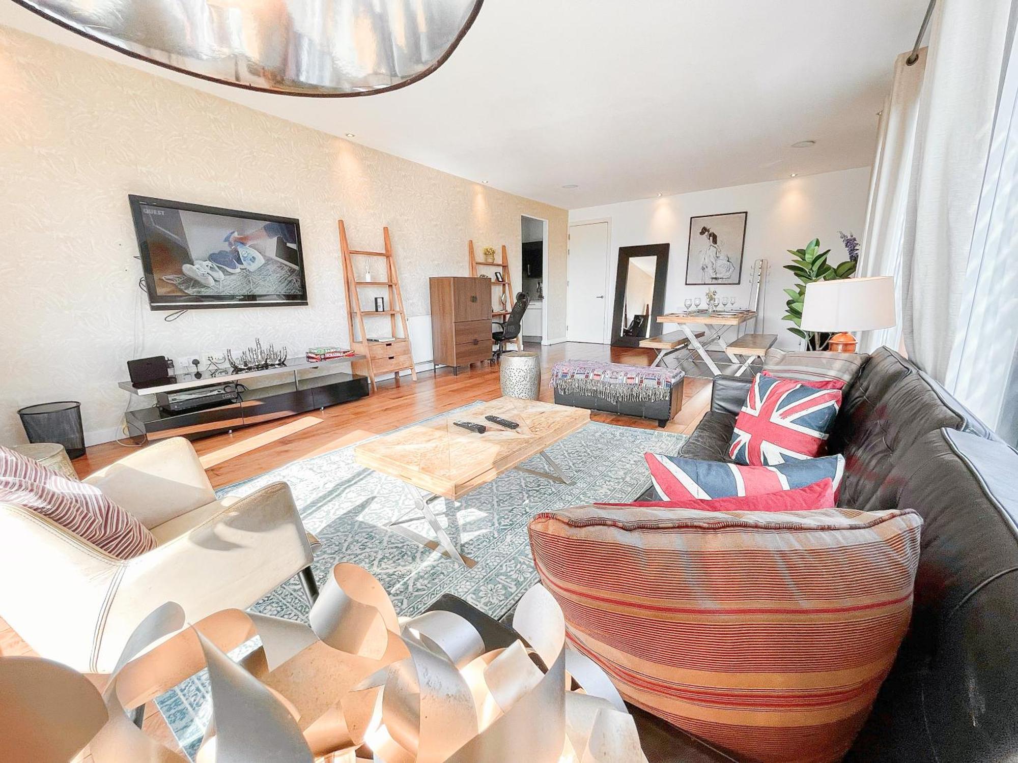Ample 3-bedroom Flat With Lift In Kings Cross, Islington * London