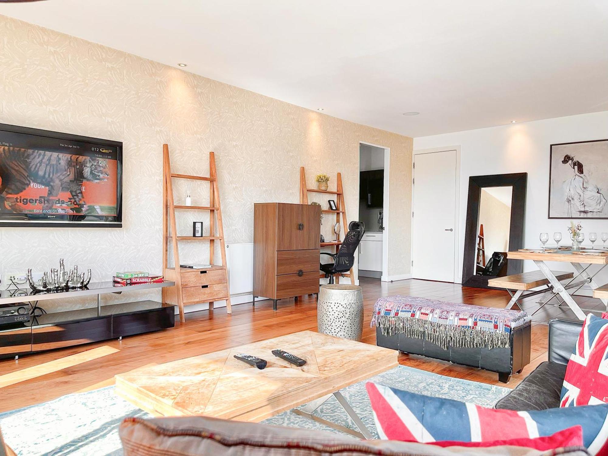 Ample 3-bedroom Flat With Lift In Kings Cross, Islington * London