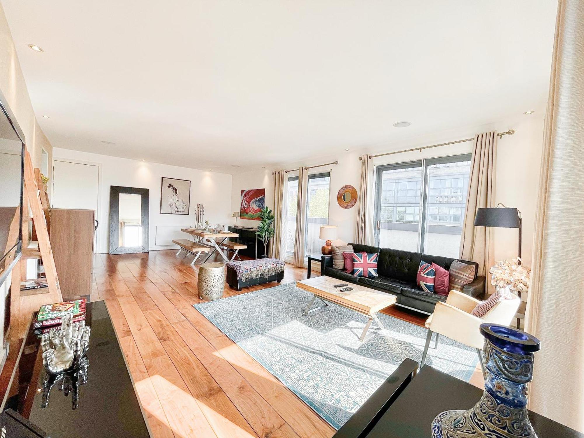 Apartment Ample 3-bedroom Flat With Lift In Kings Cross, Islington London